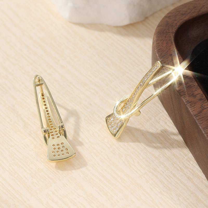 Women Accessories In English - Luxury Curve Triangle Long Pendant Zircon