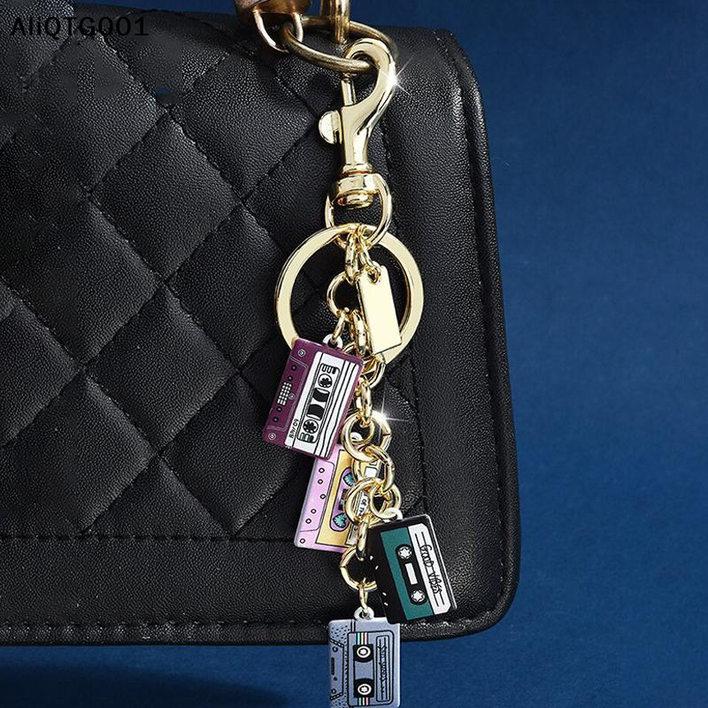Vintage Cassette Tape Keychain - Women'S Accessories In The 90S reseña y precio