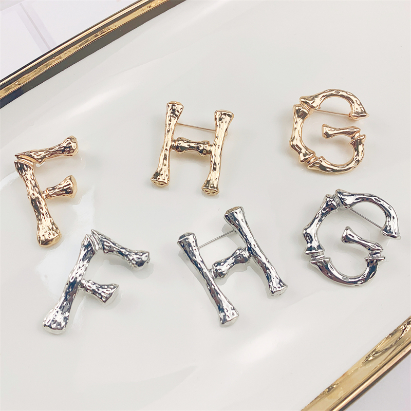 English Letter Brooch Retro Cl - Women Accessories In English reseña y precio