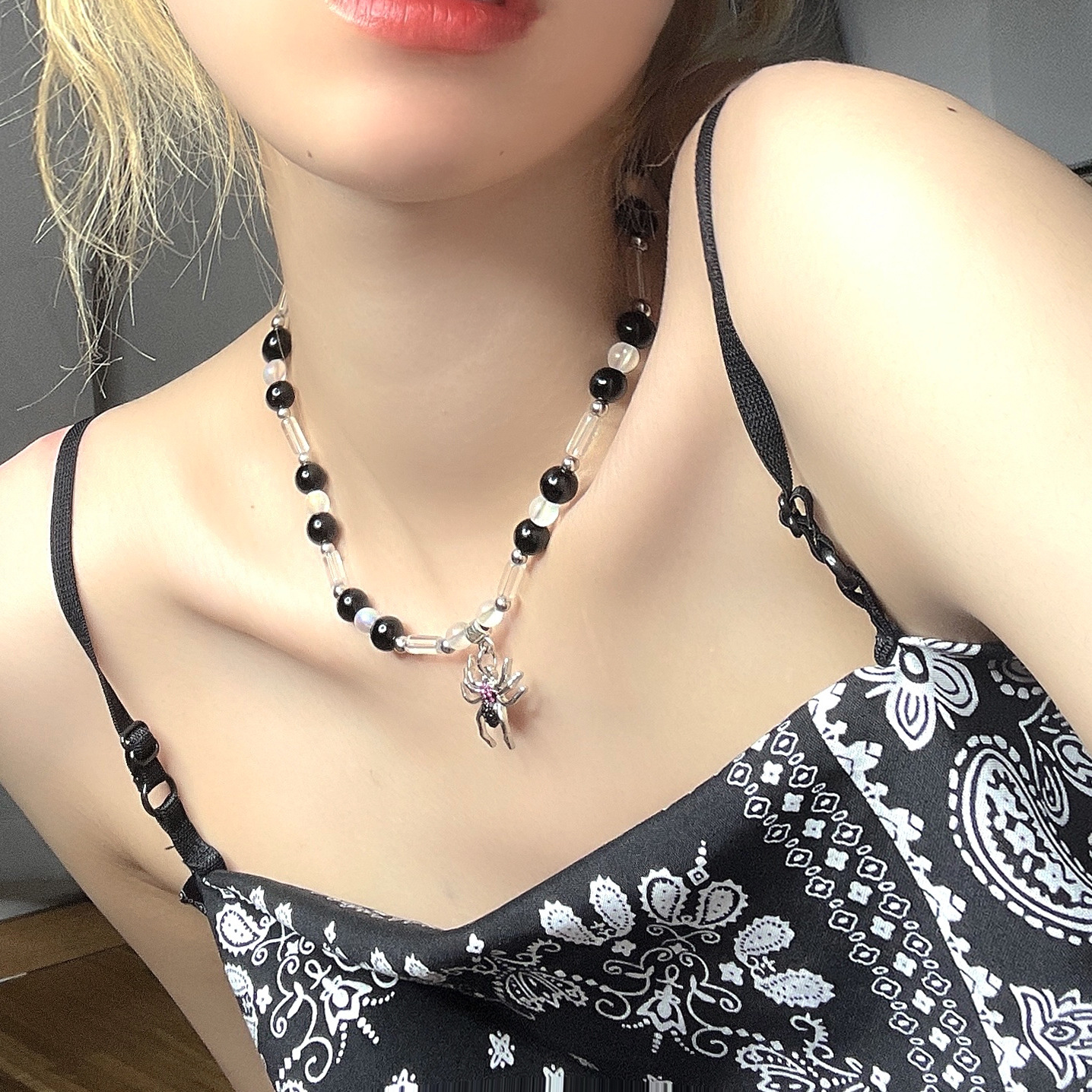 Gothic Vintage Y2K Red Glass H - Women'S Accessories In The 90S reseña y precio