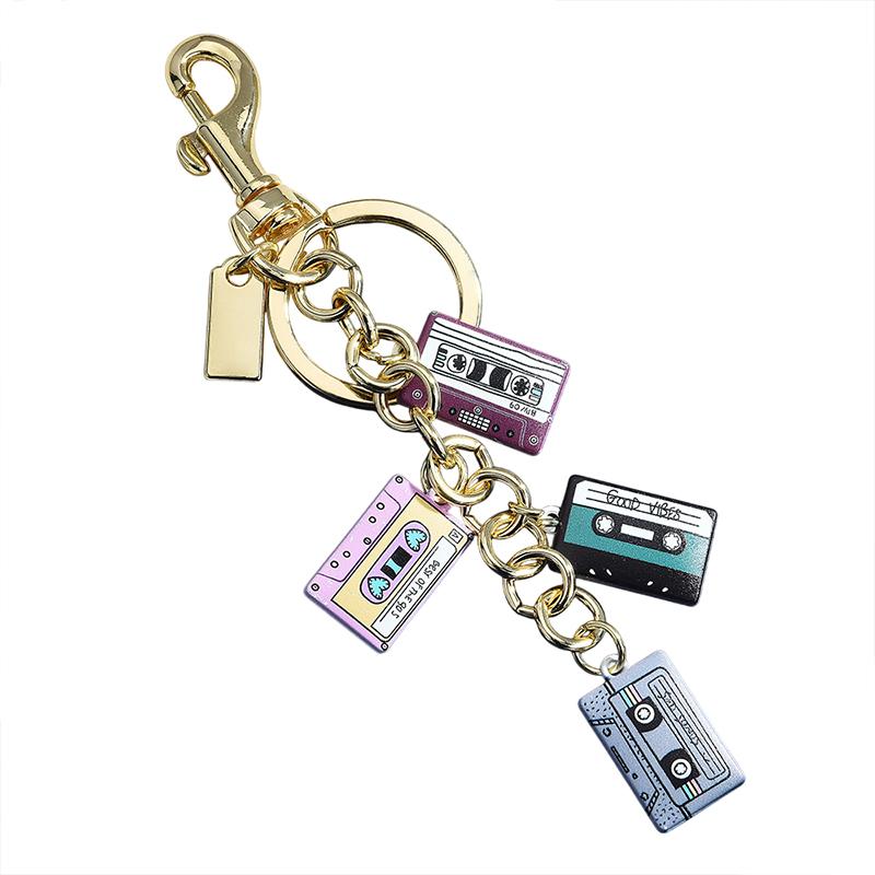 Vintage Cassette Tape Keychain - Women'S Accessories In The 90S reseña y precio