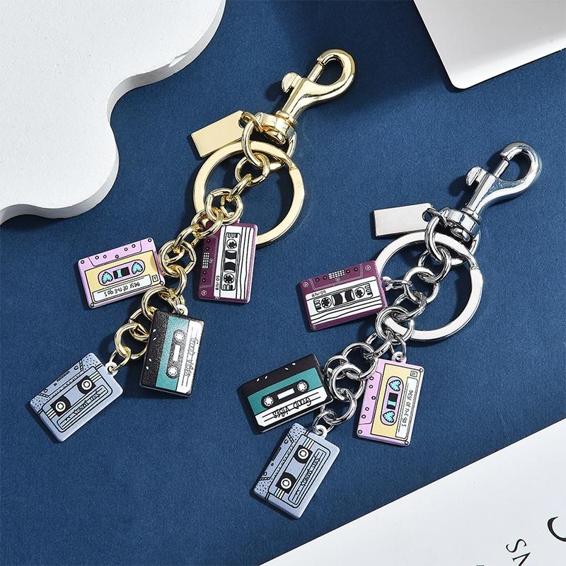 Vintage Cassette Tape Keychain - Women'S Accessories In The 90S reseña y precio