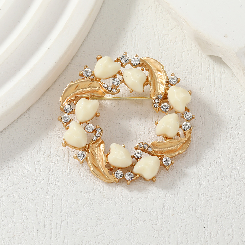 Vintage Love Pearl Flower Broo - Women Accessories Bouquet reseña y precio